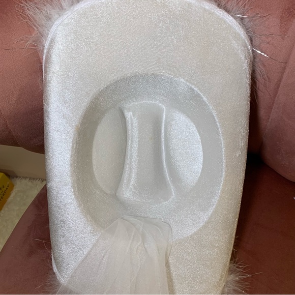 White Bride Cowgirl Hat with Vail - Picture 4 of 4